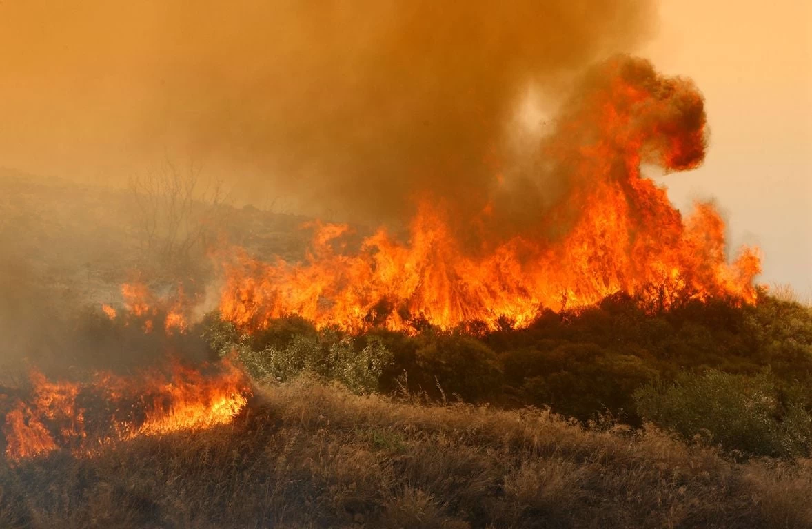 Έκτακτο: Πυρκαγιά βρίσκεται σε εξέλιξη αυτή την ώρα στην Κερατέα Αττικής